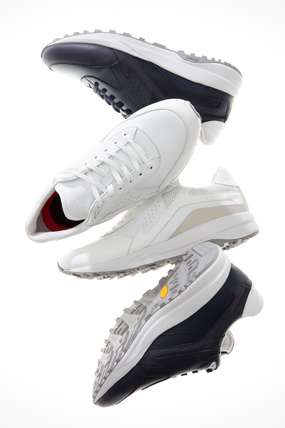 Übereinander angeordnete Golf Sneaker in verschiedenen Farben erwecken einen dynamischen Eindruck.