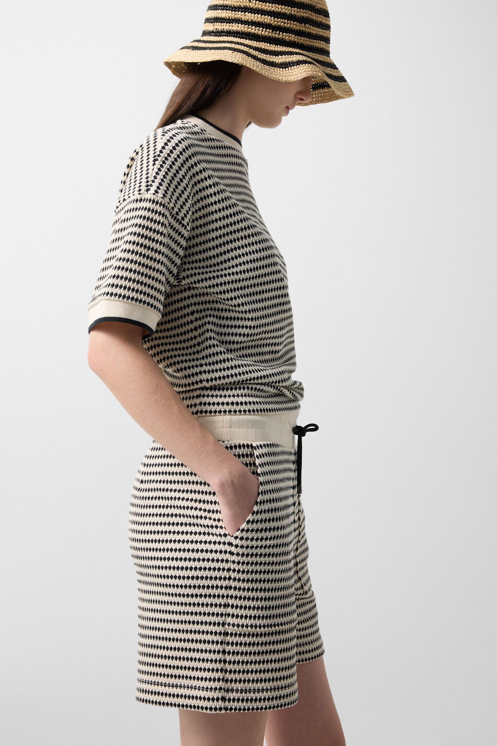 Steena sweatshorts Cream/black