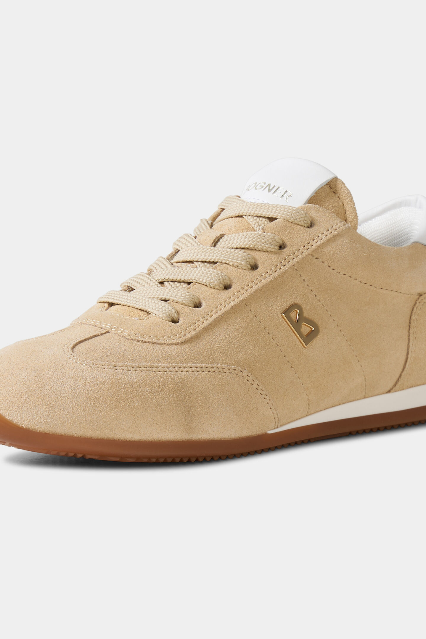 Valencia trainers Camel