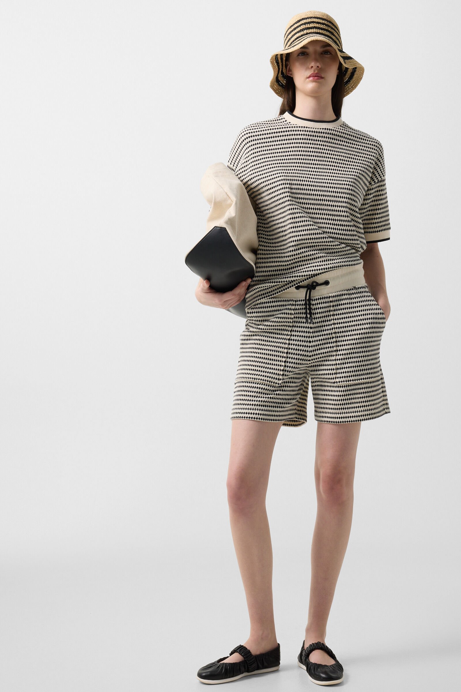 Steena sweatshorts Cream/black