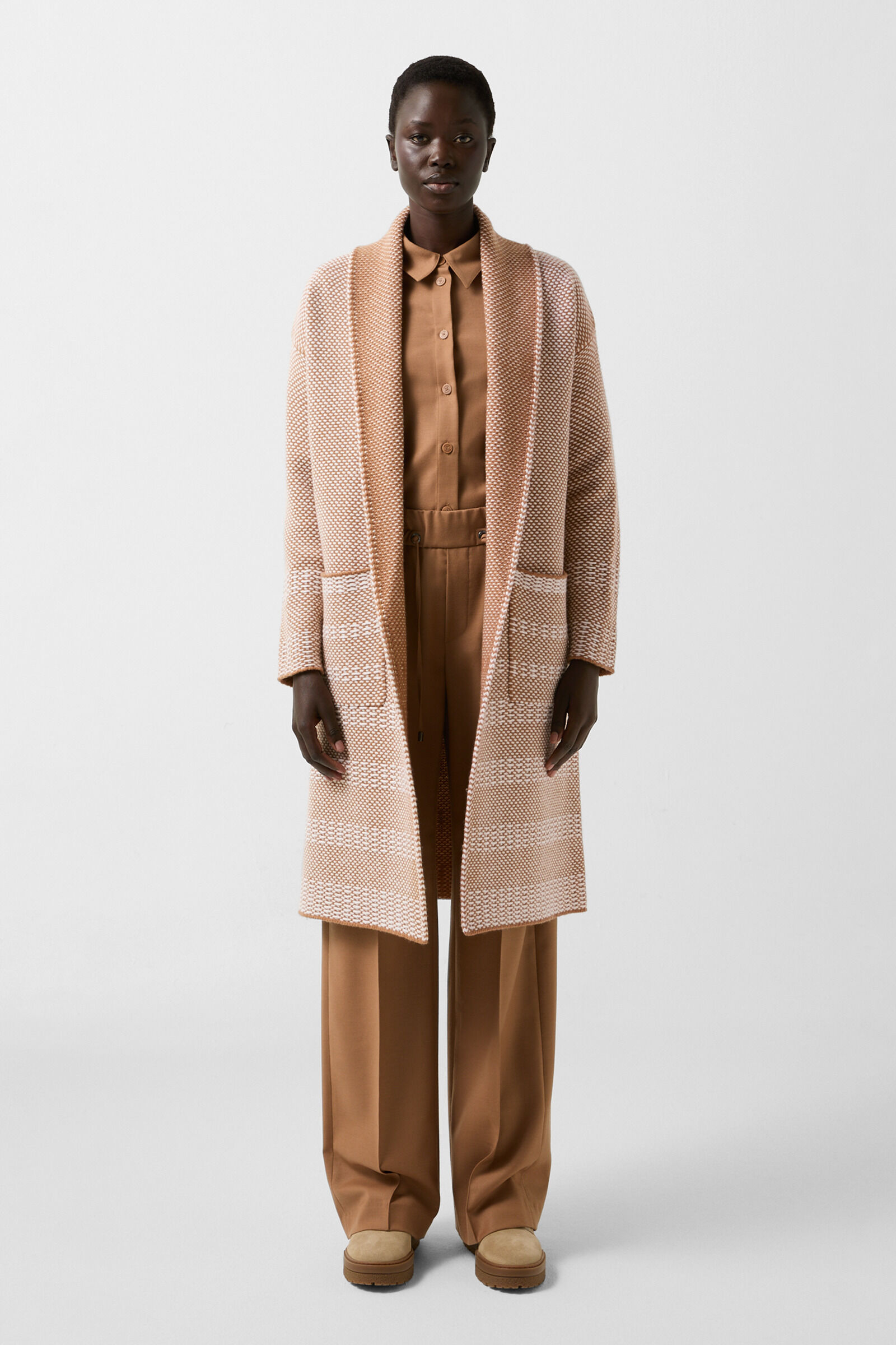 Knitted coat Lassie Camel/Off-White