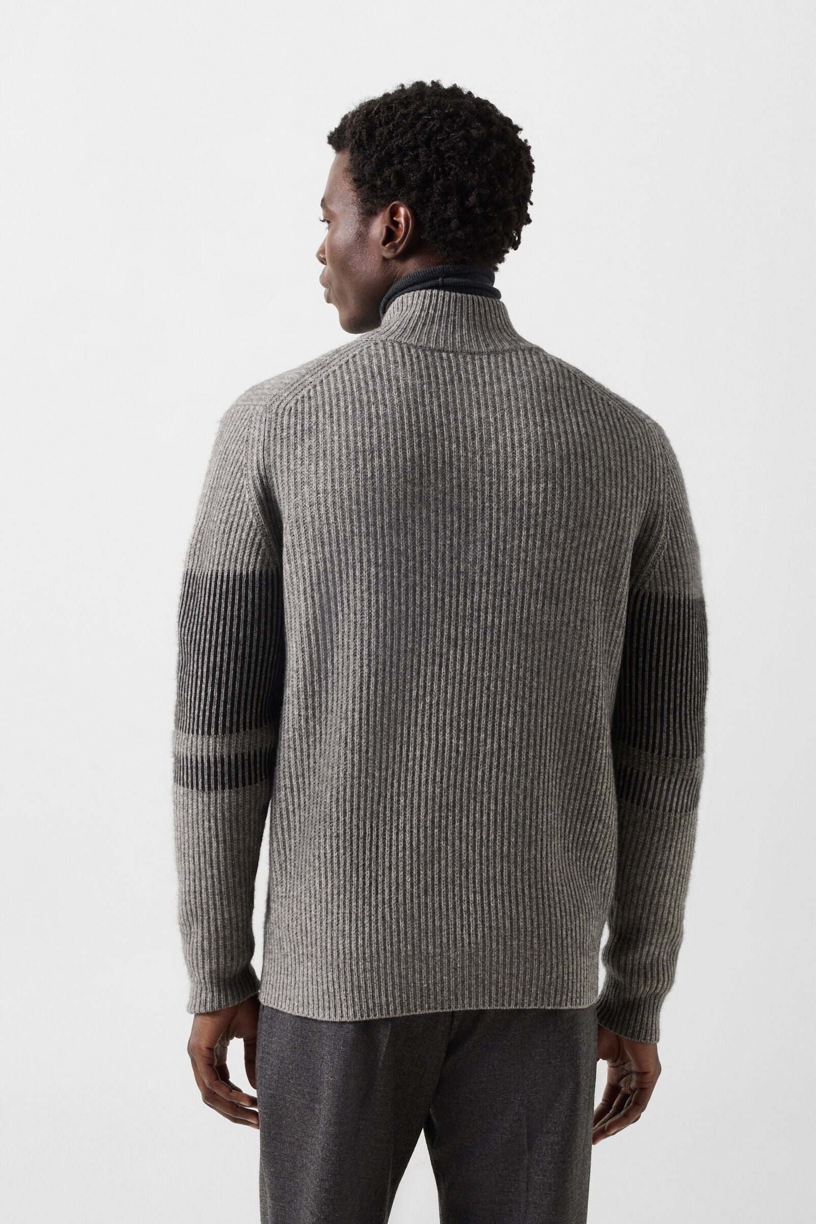 Yak Troyer Loris Grey/Black