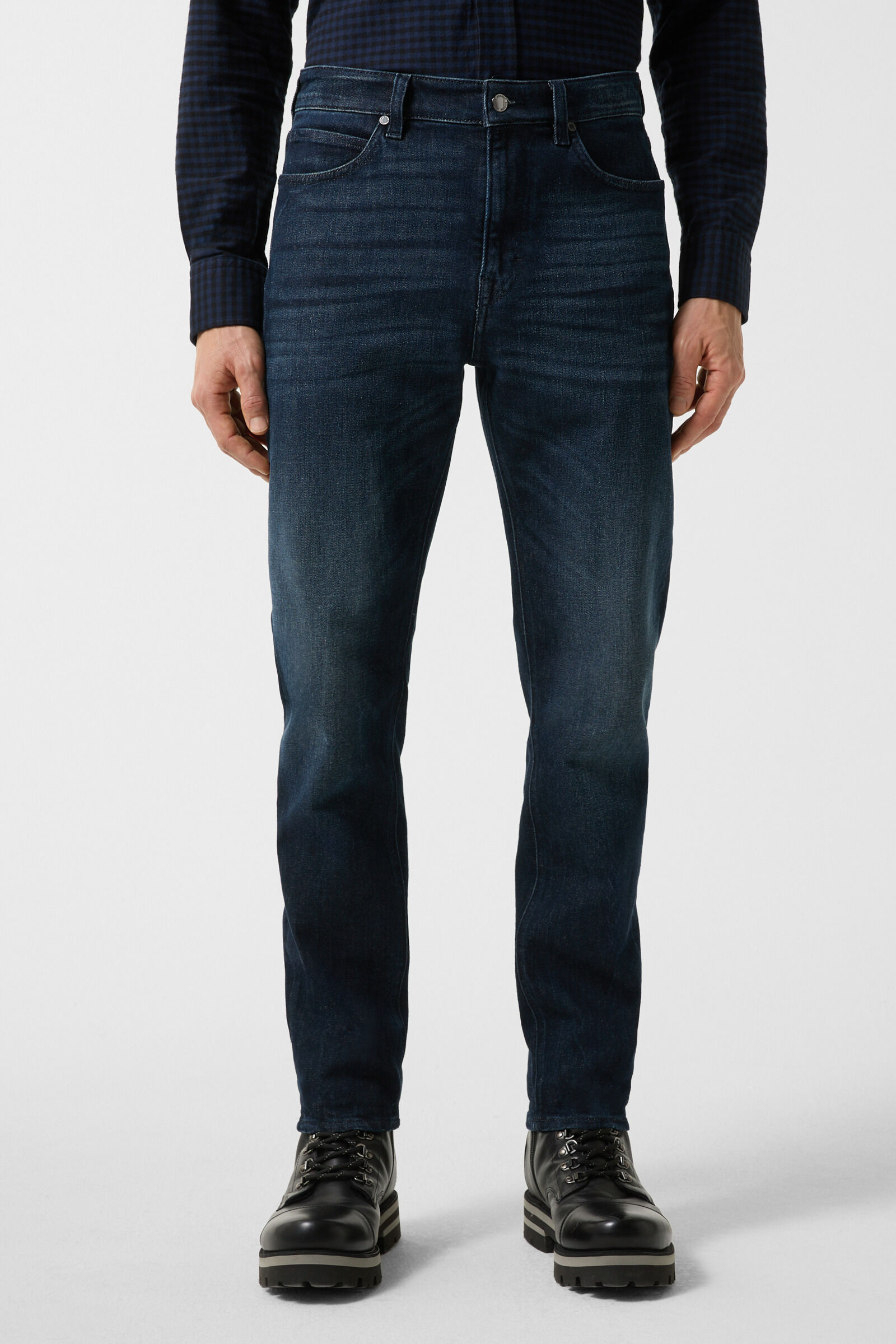 Tapered bottom jeans discount