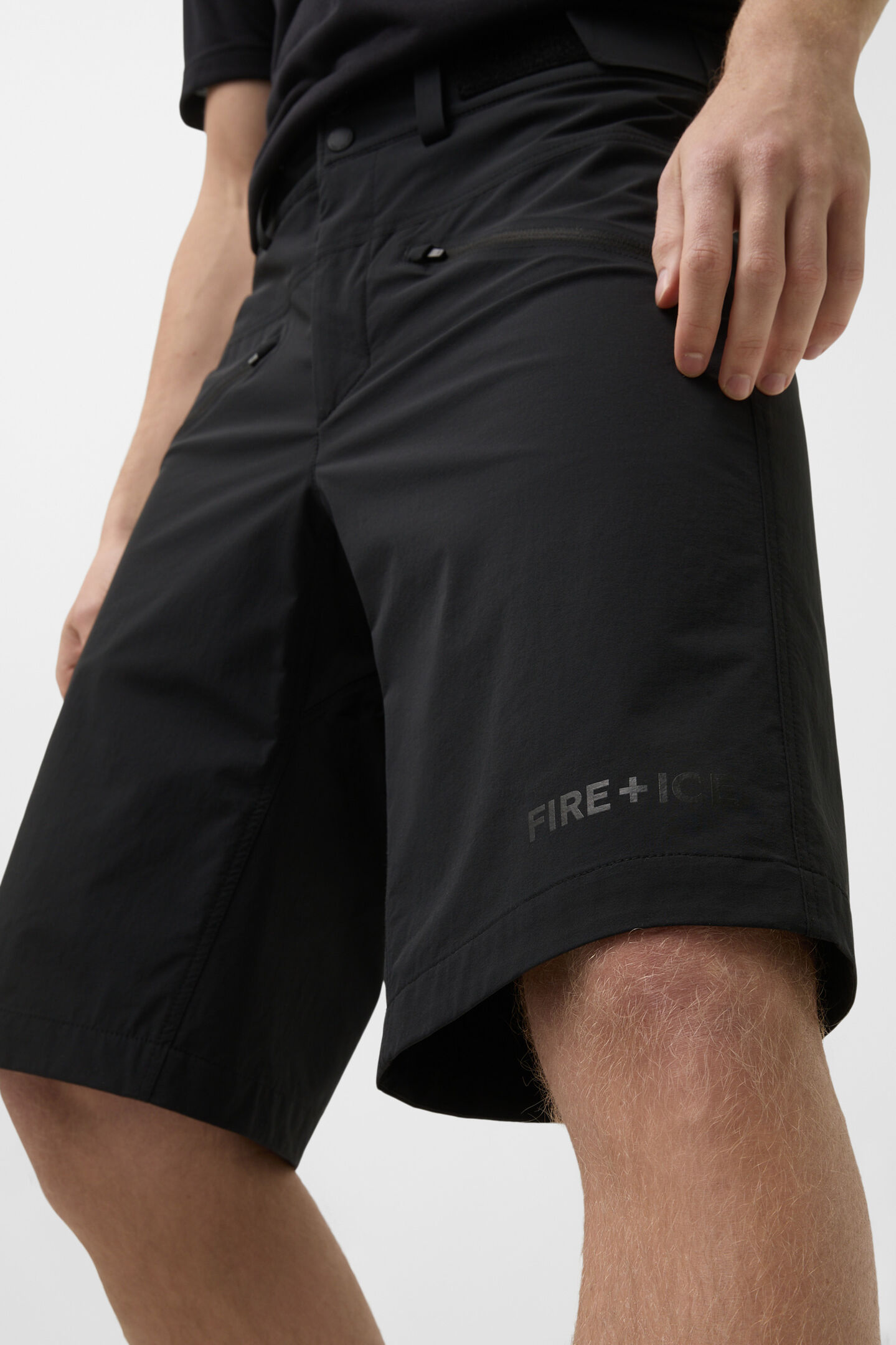 Cewan functional shorts Black
