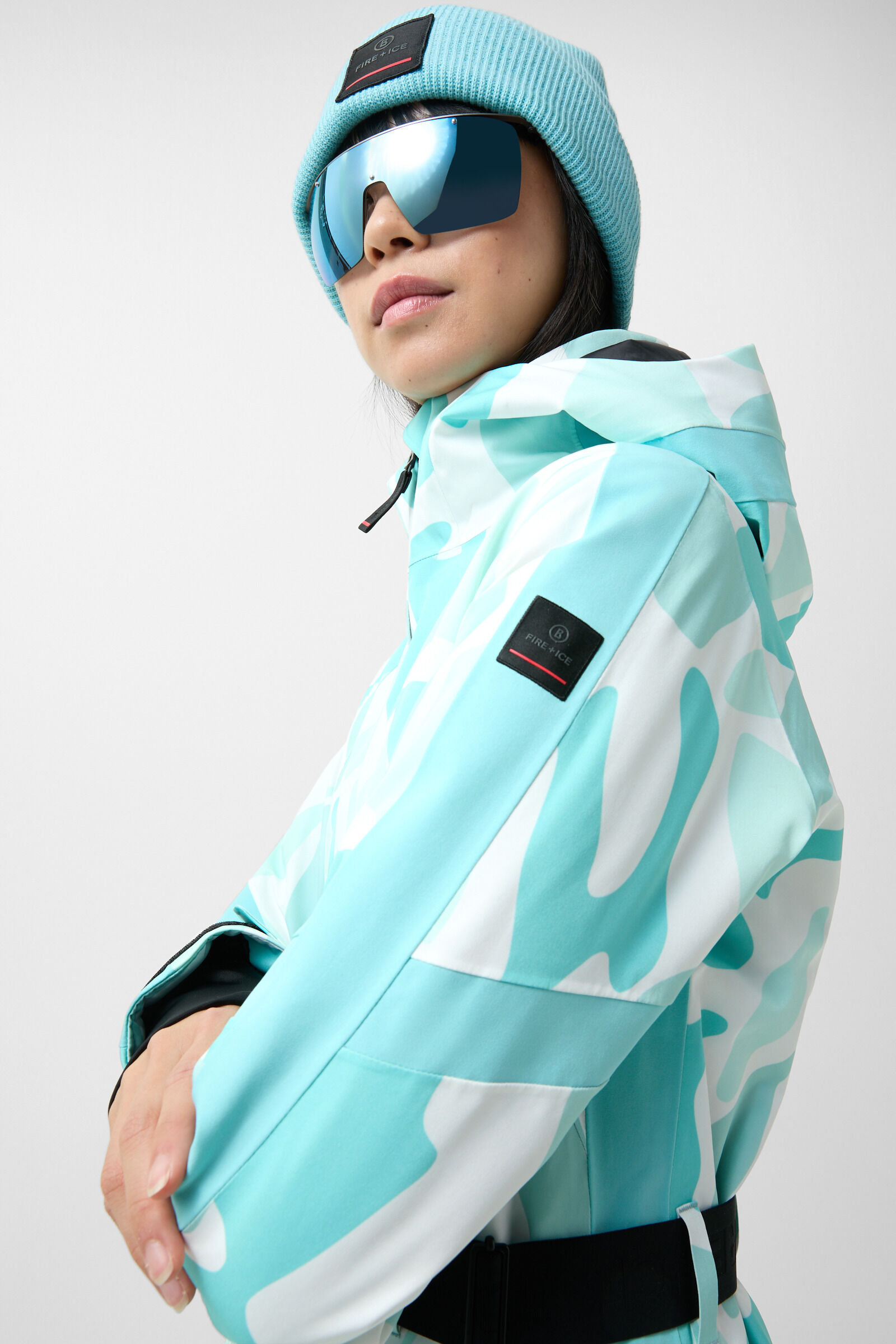 Moia ski jacket Ice blue/white