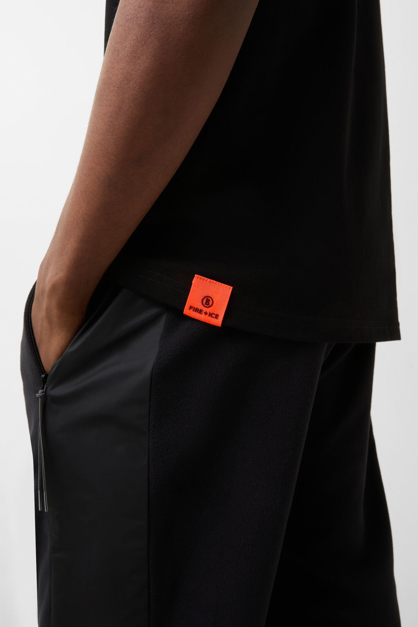T-shirt Ado Black