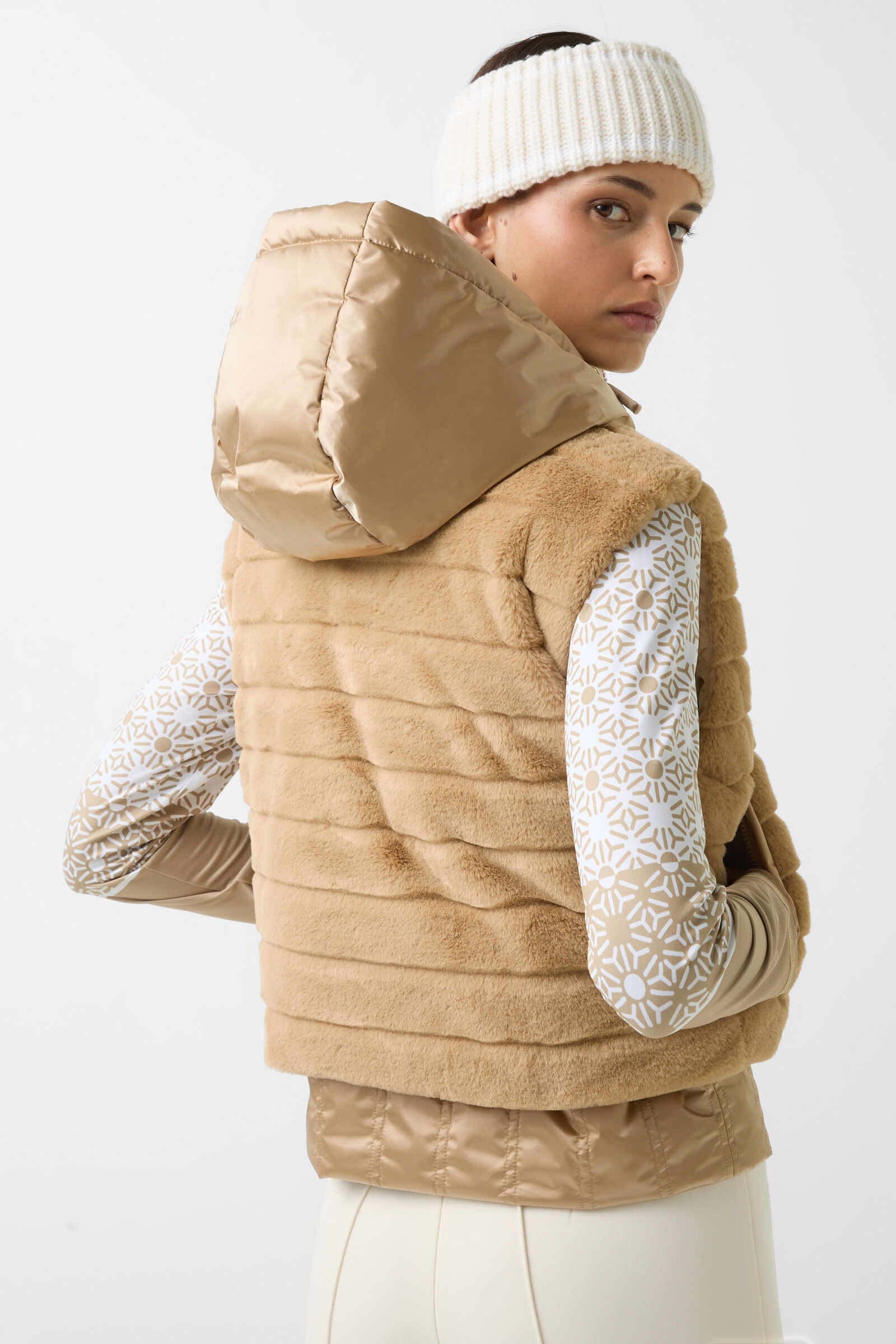 Yumi faux fur waistcoat Beige