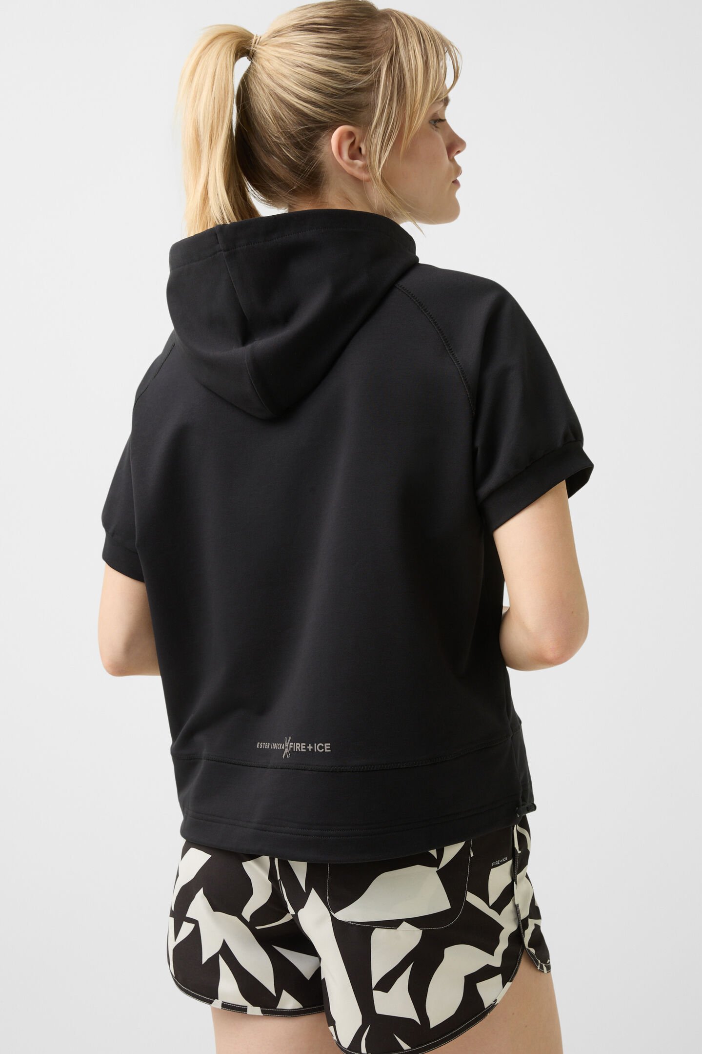 Sharon short-sleeved hoodie Black