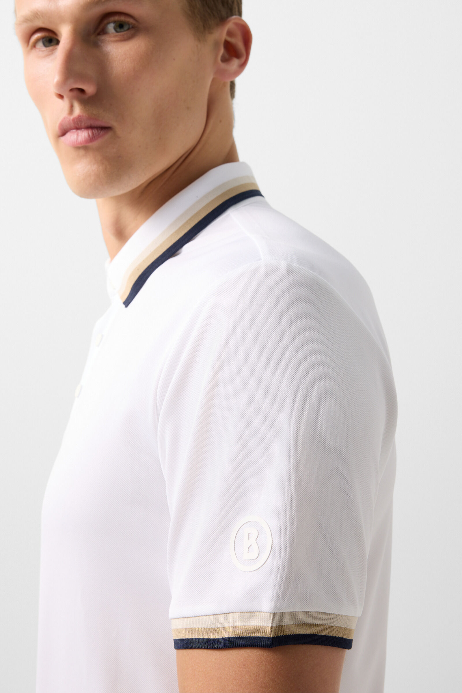 Arik functional short-sleeved top White