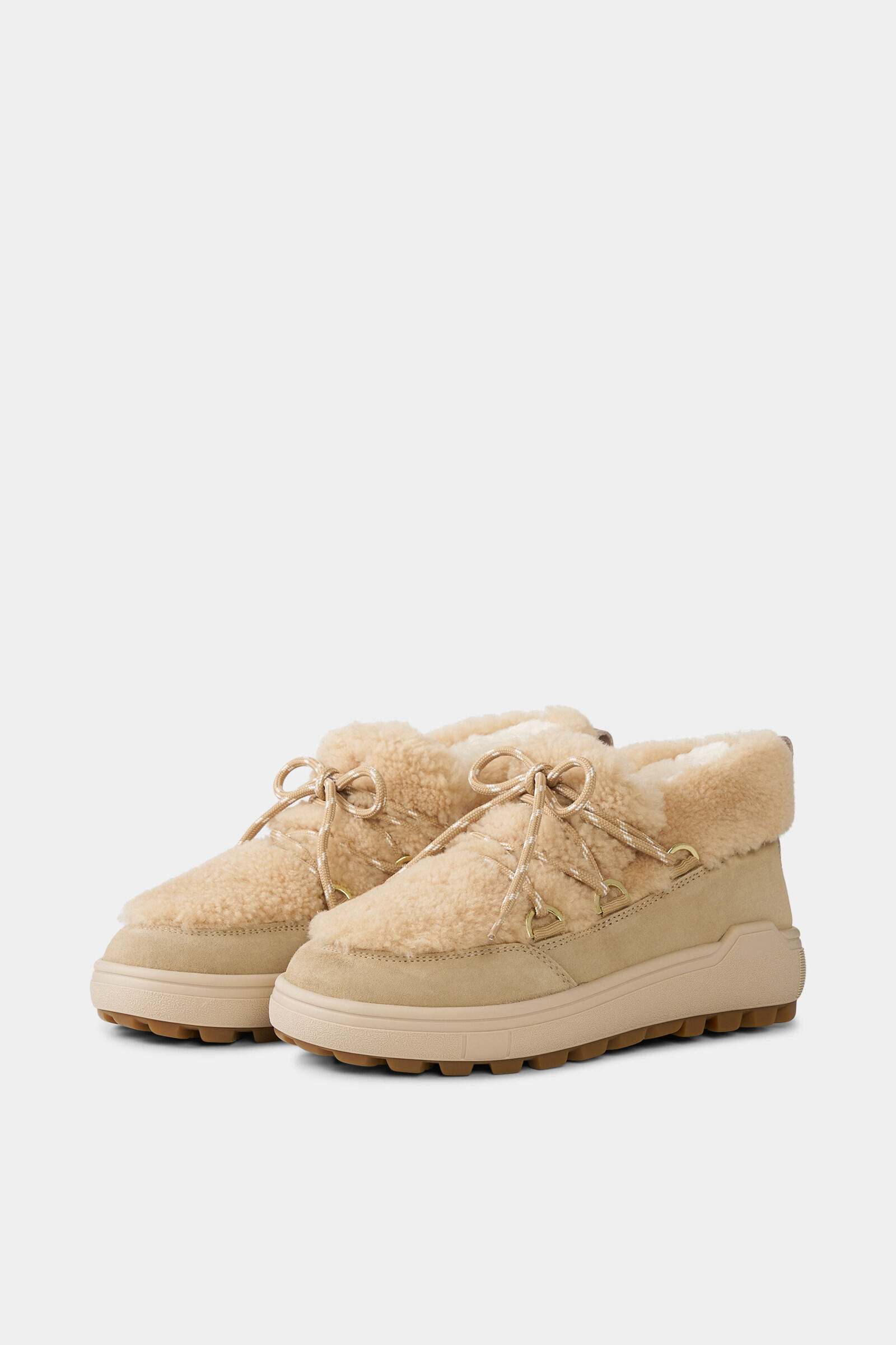 Low boots Chamonix with spikes Beige