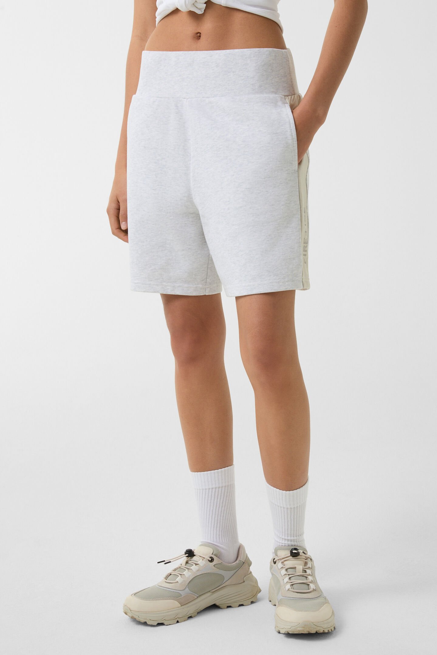 Lahela sweatshorts Light grey/sand