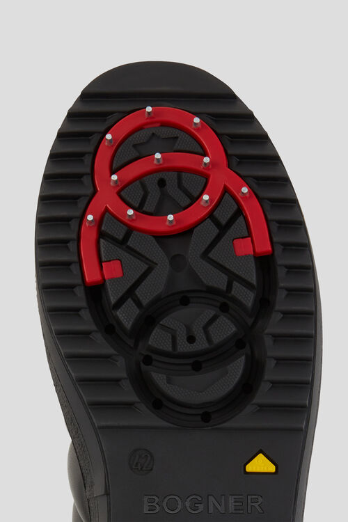 High-Top Sneaker Anchorage mit Spikes