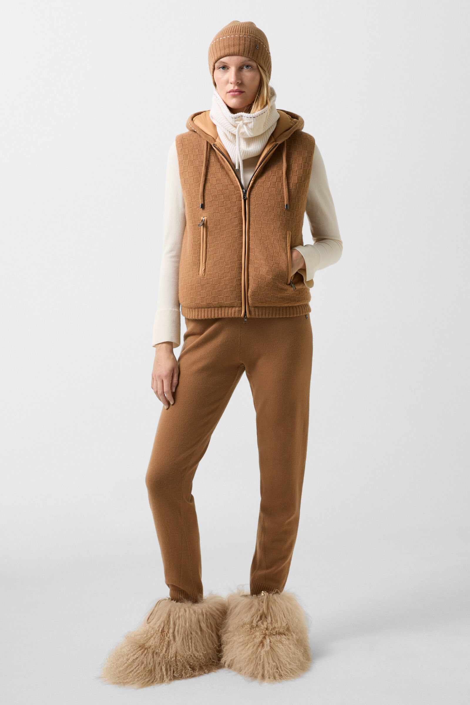 Lissity knitted quilted waistcoat Camel