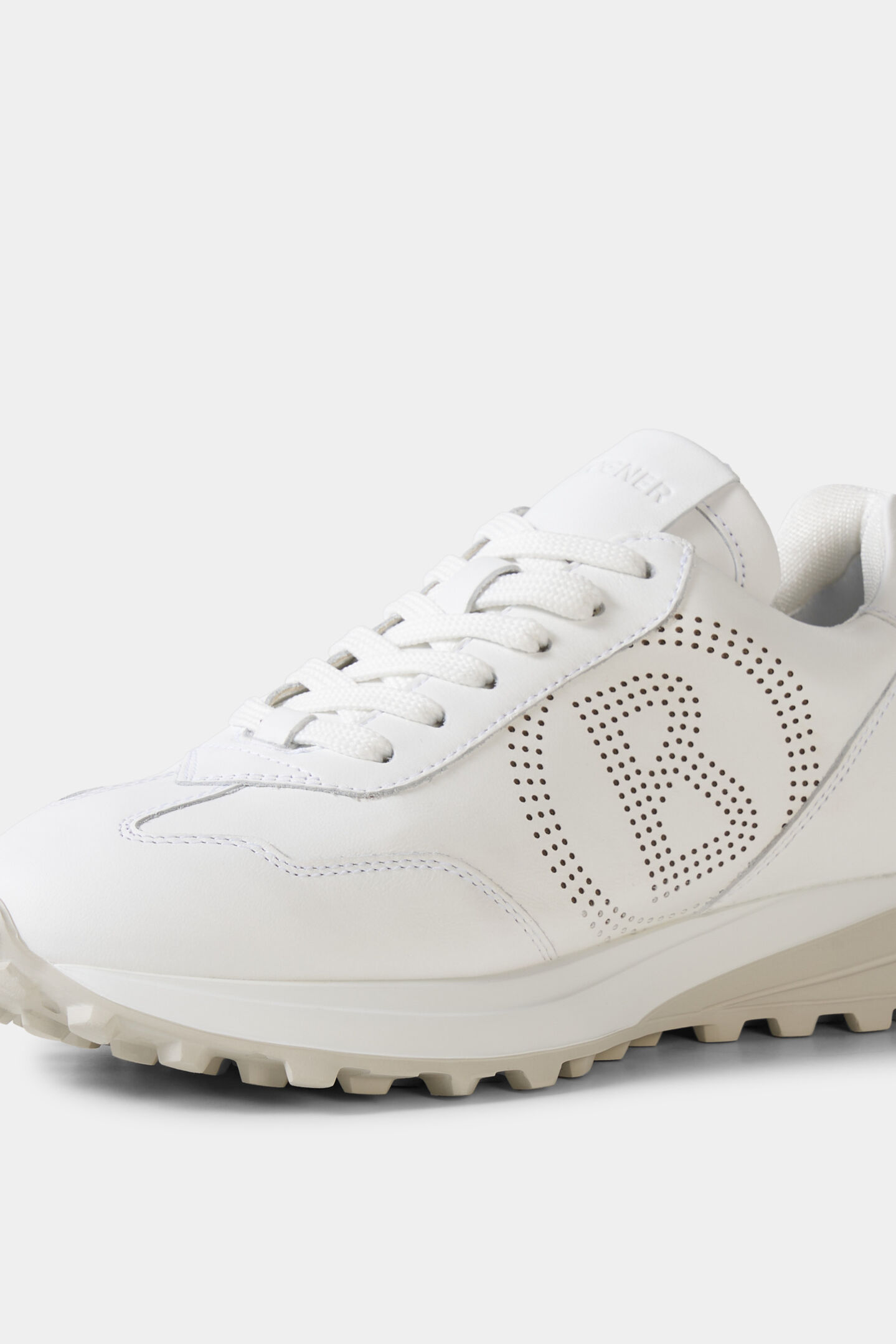 Charlotte trainers White