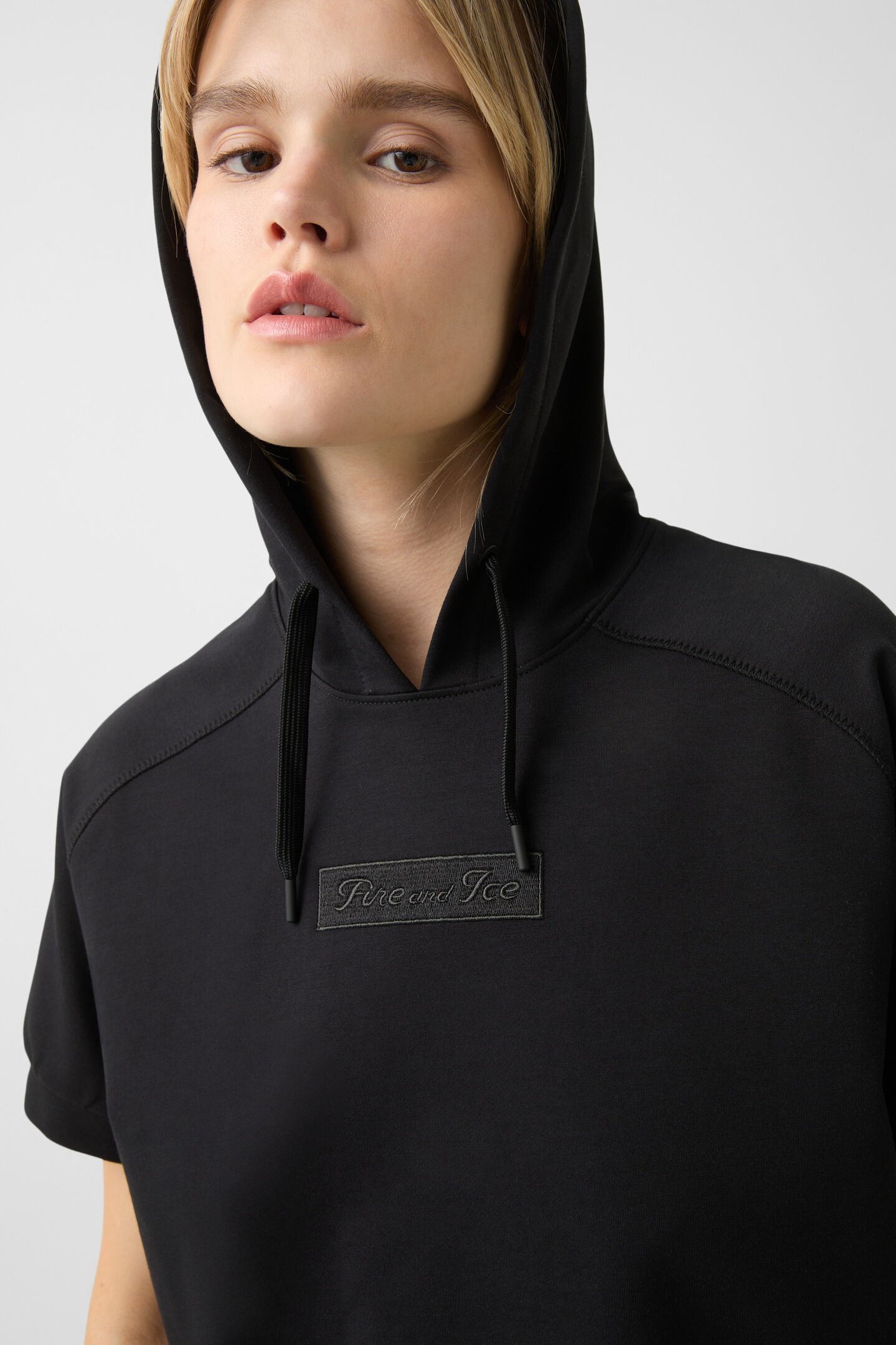 Sharon short-sleeved hoodie Black