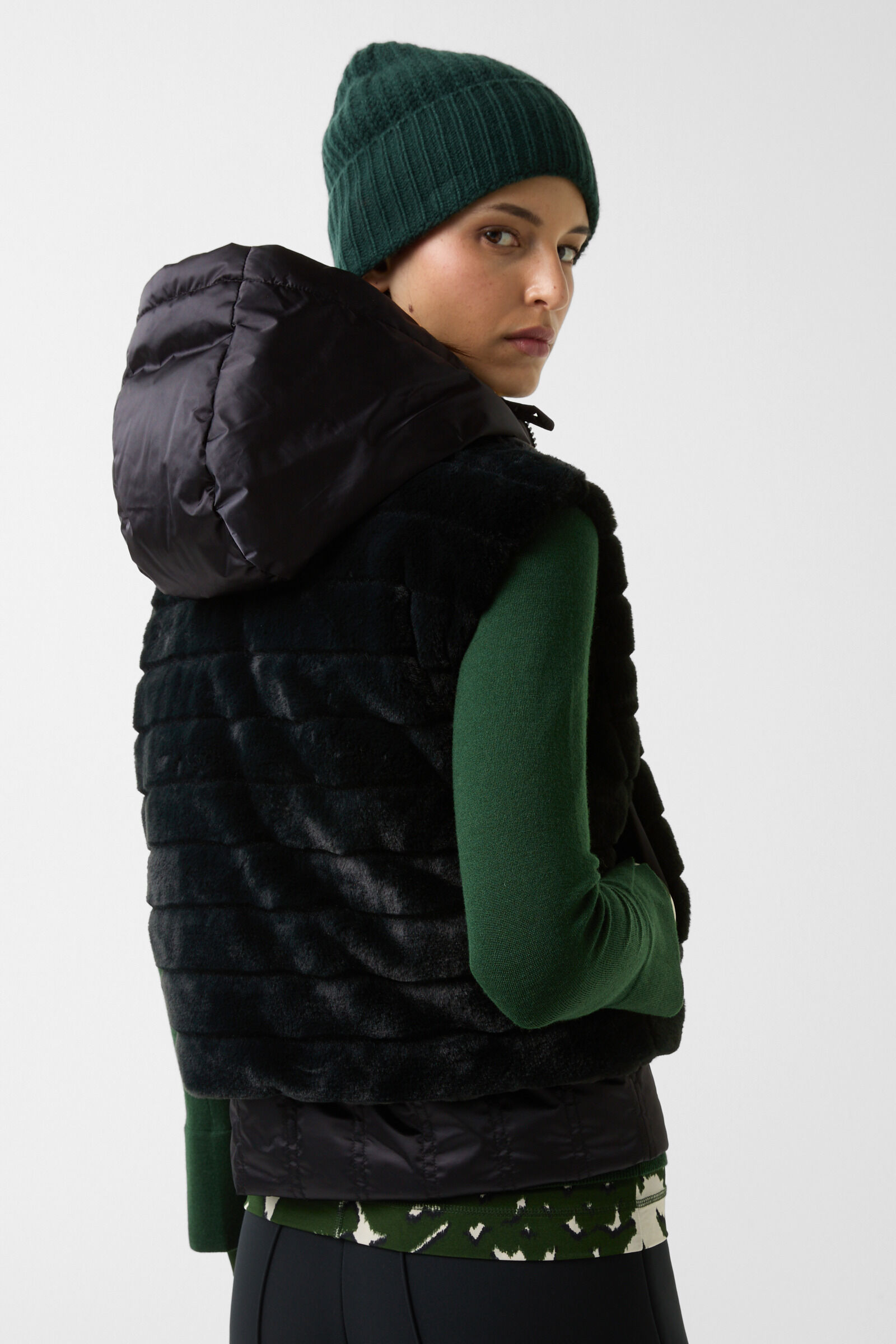 Gilet en fausse fourrure Yumi Noir