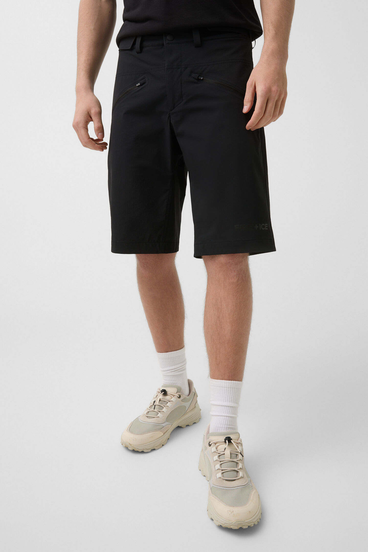 Cewan functional shorts Black