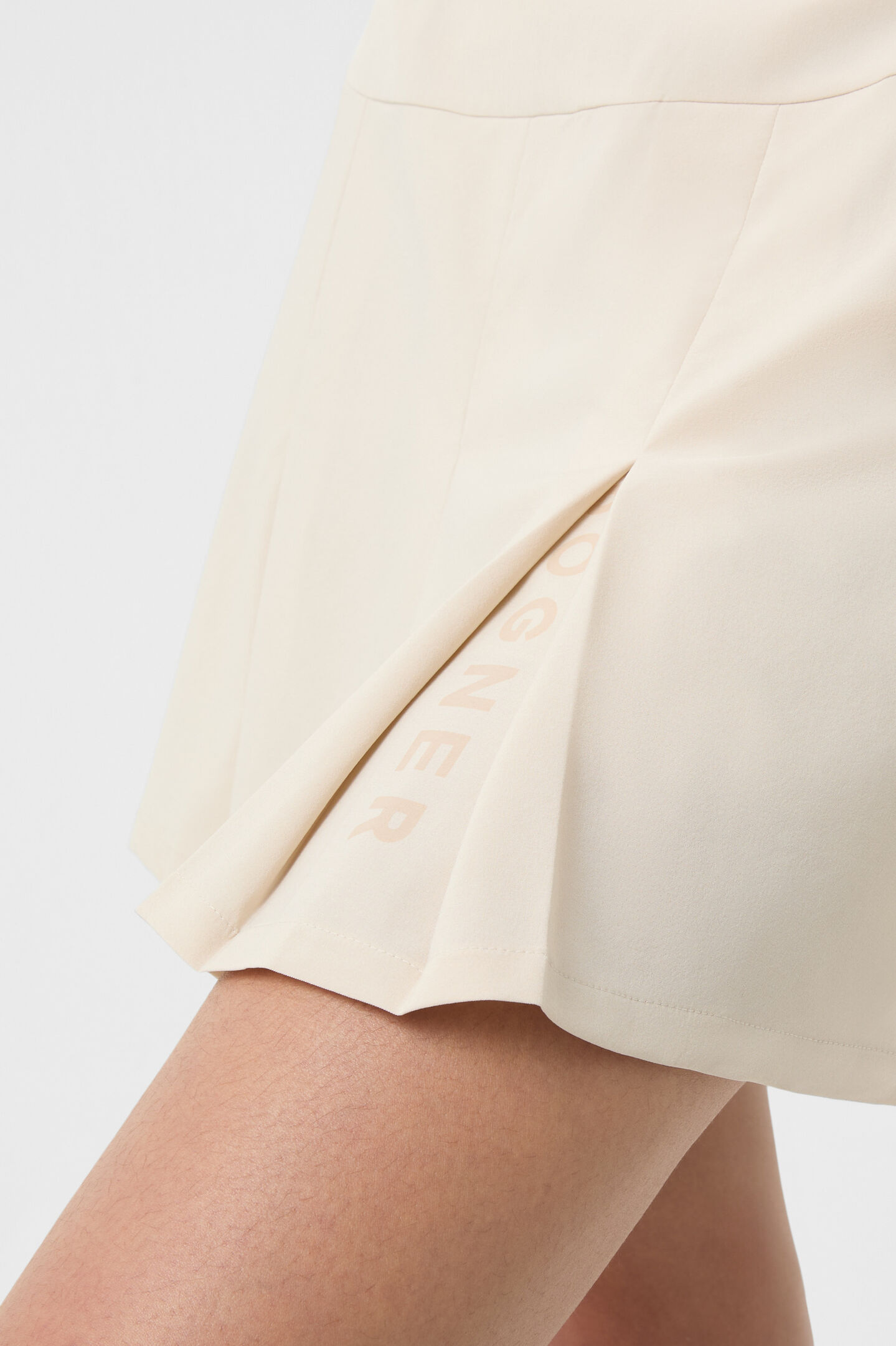 Lonie skort Sand
