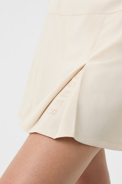 Lonie skort Sand