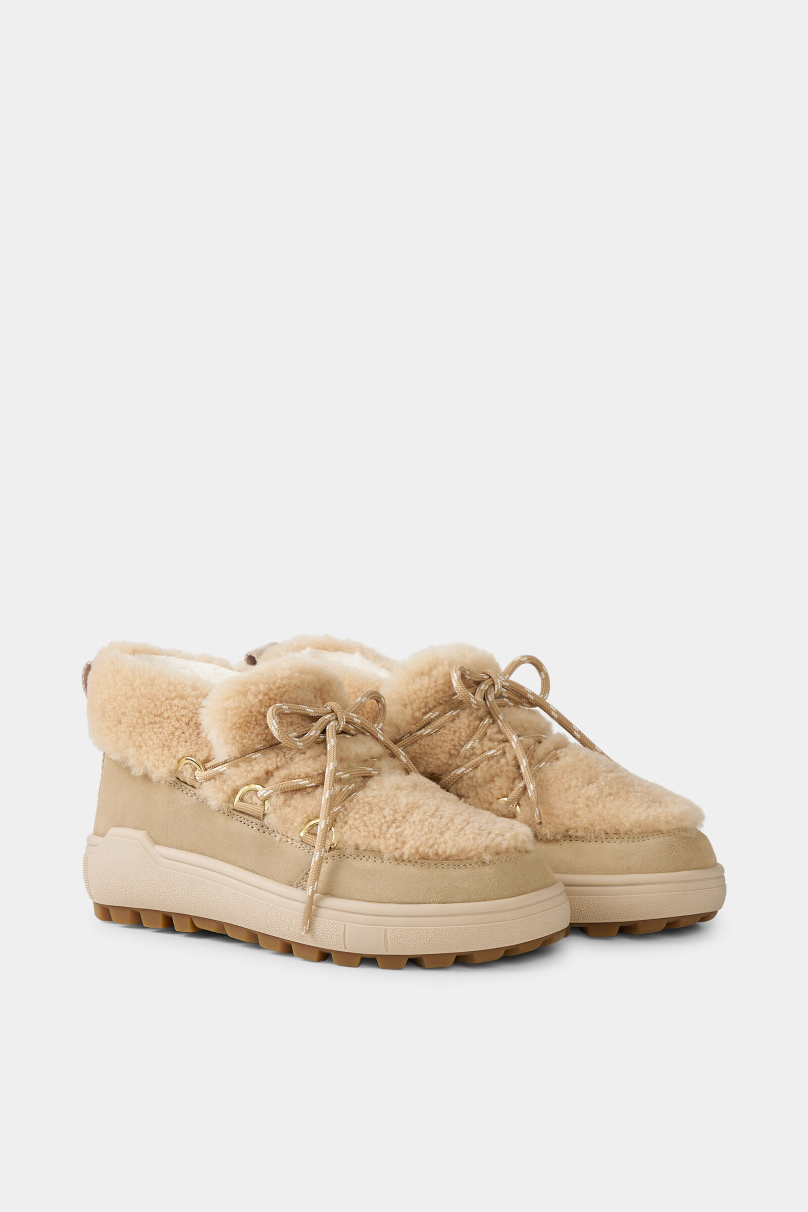 Low boots Chamonix with spikes Beige