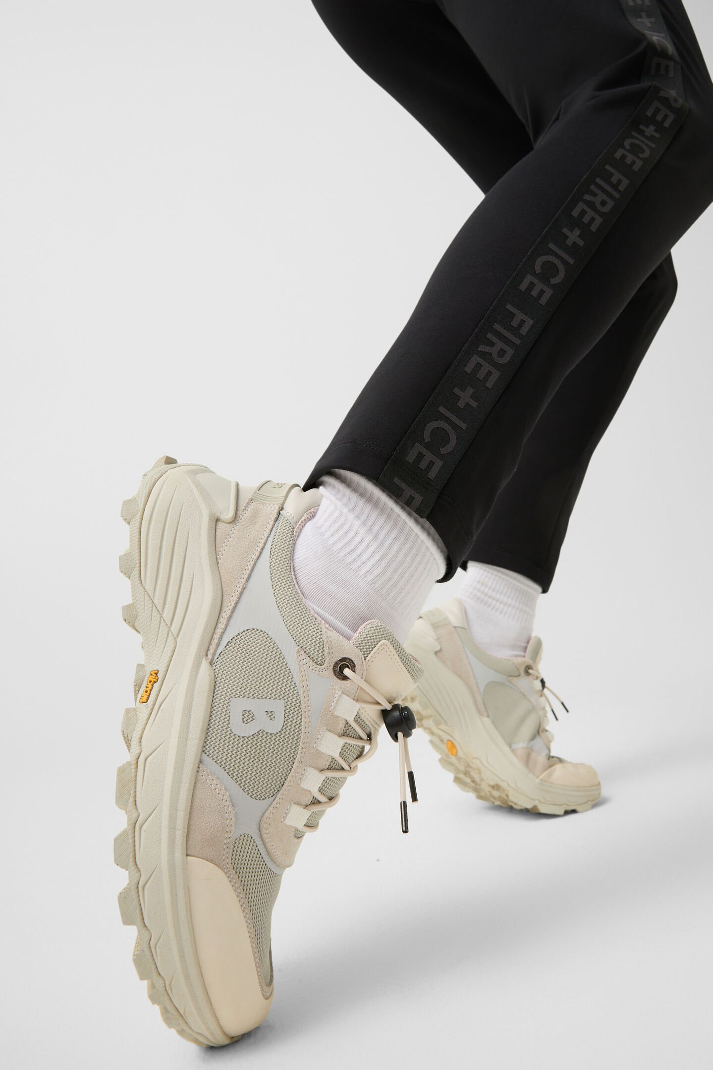 Thea joggers Black