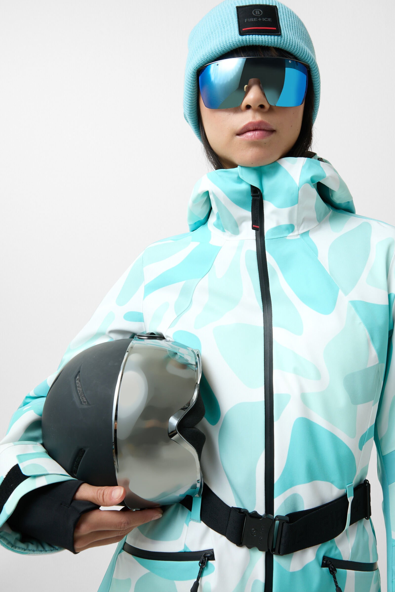 Moia ski jacket Ice blue/white