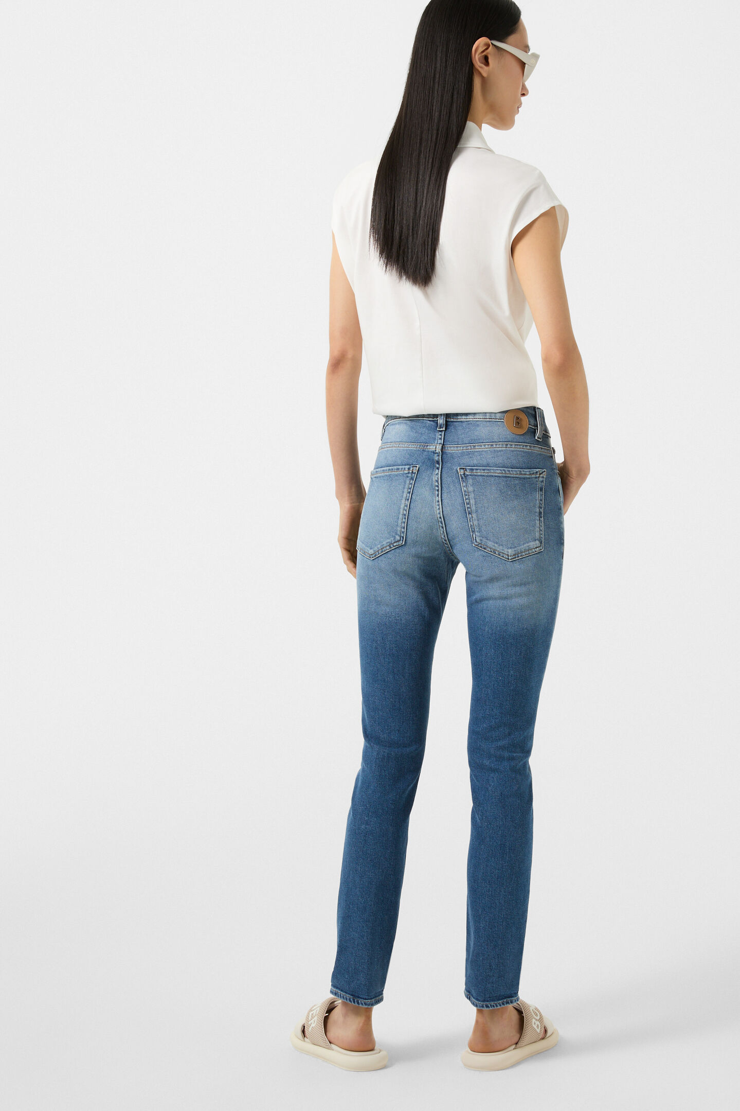Girlfriend Fit Jeans Bridget Washed Denim Blue