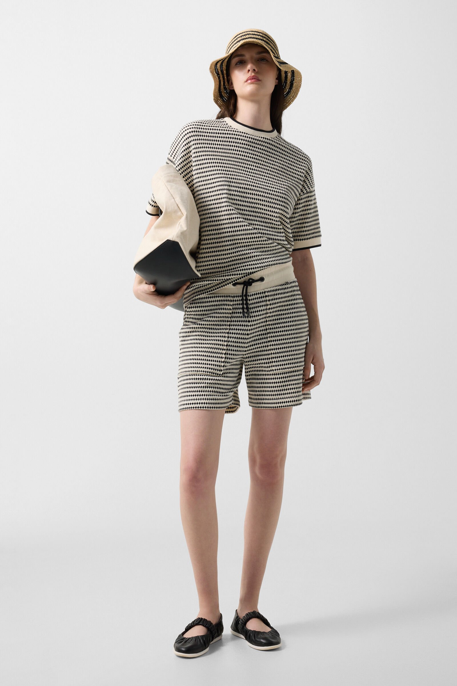 Steena sweatshorts Cream/black