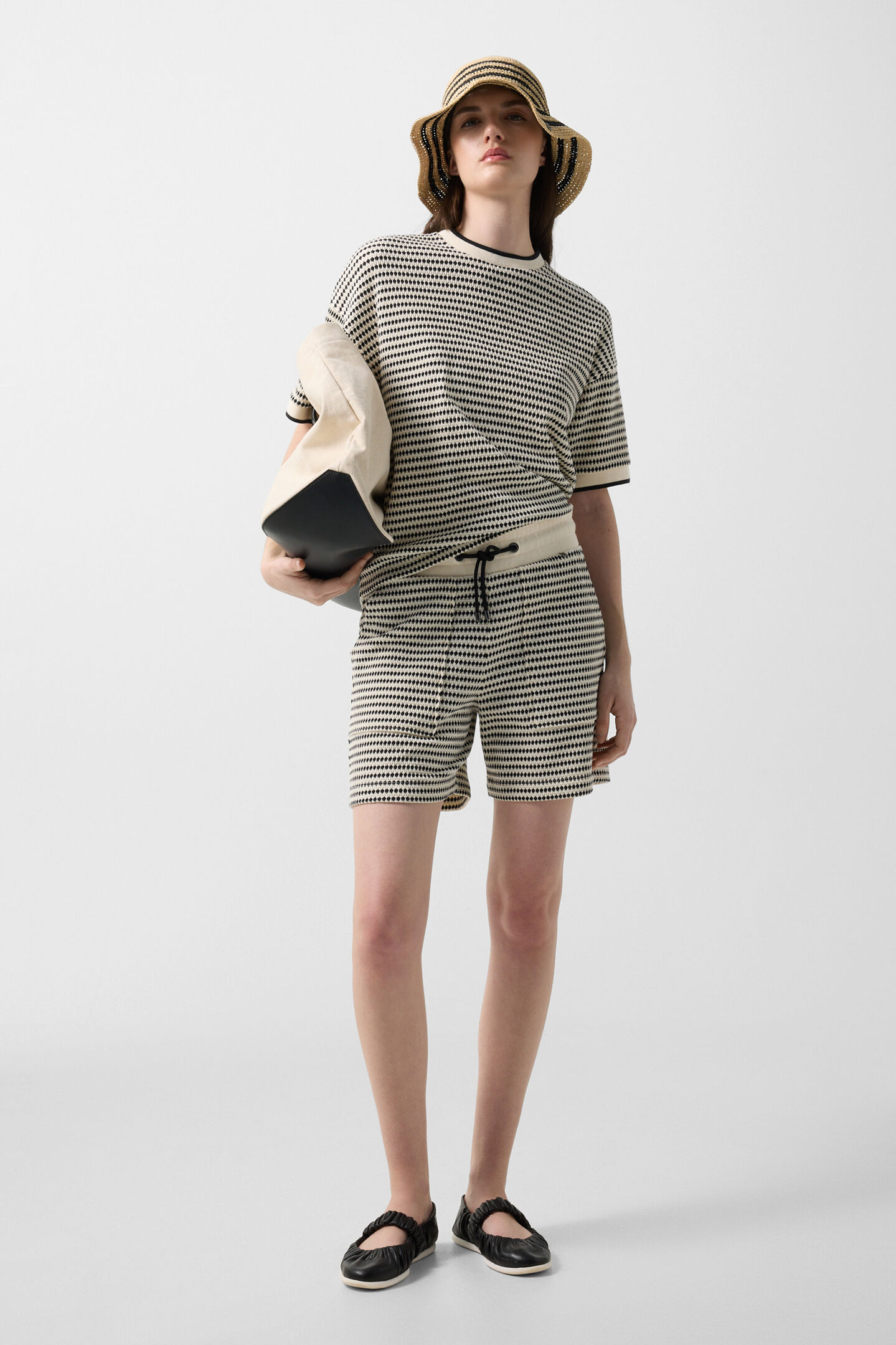 Steena sweatshorts Cream/black