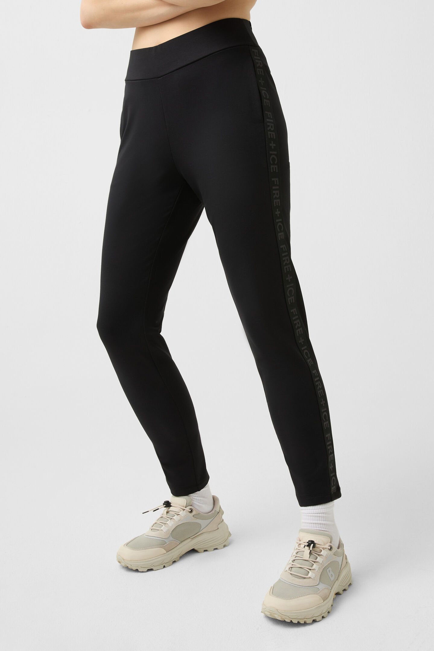 Thea joggers Black