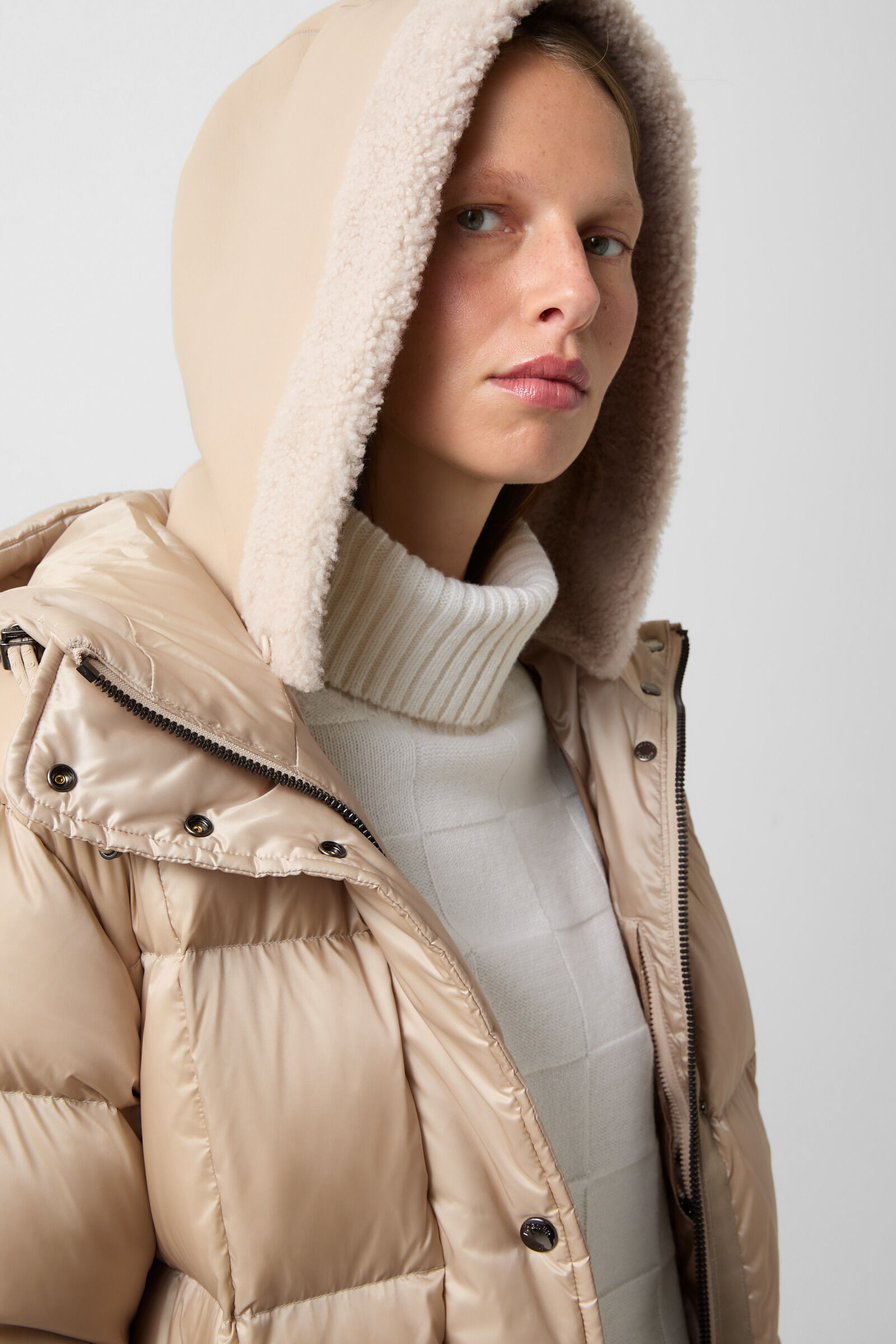 Furaya lambskin hood Beige
