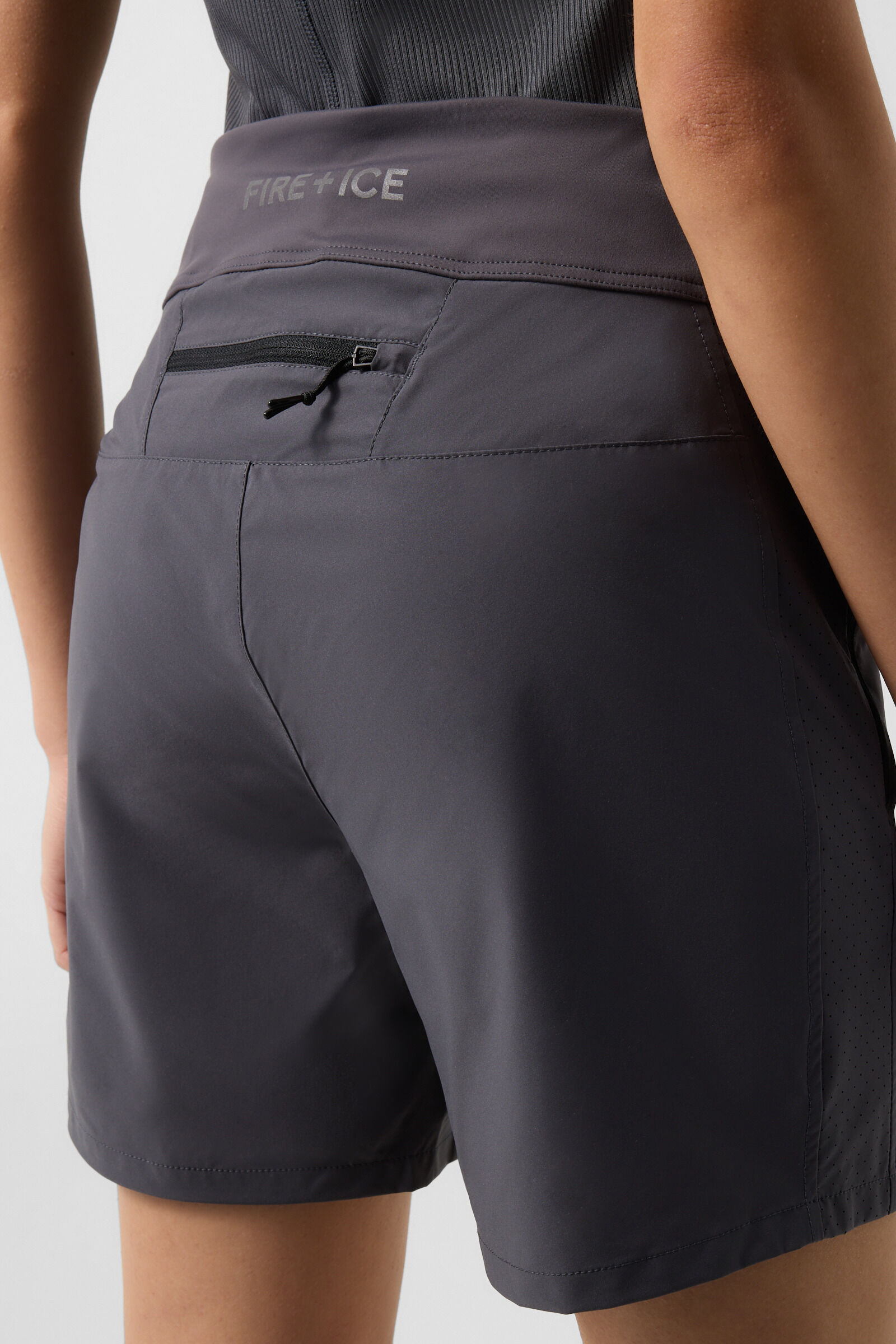 Pya functional shorts Anthracite