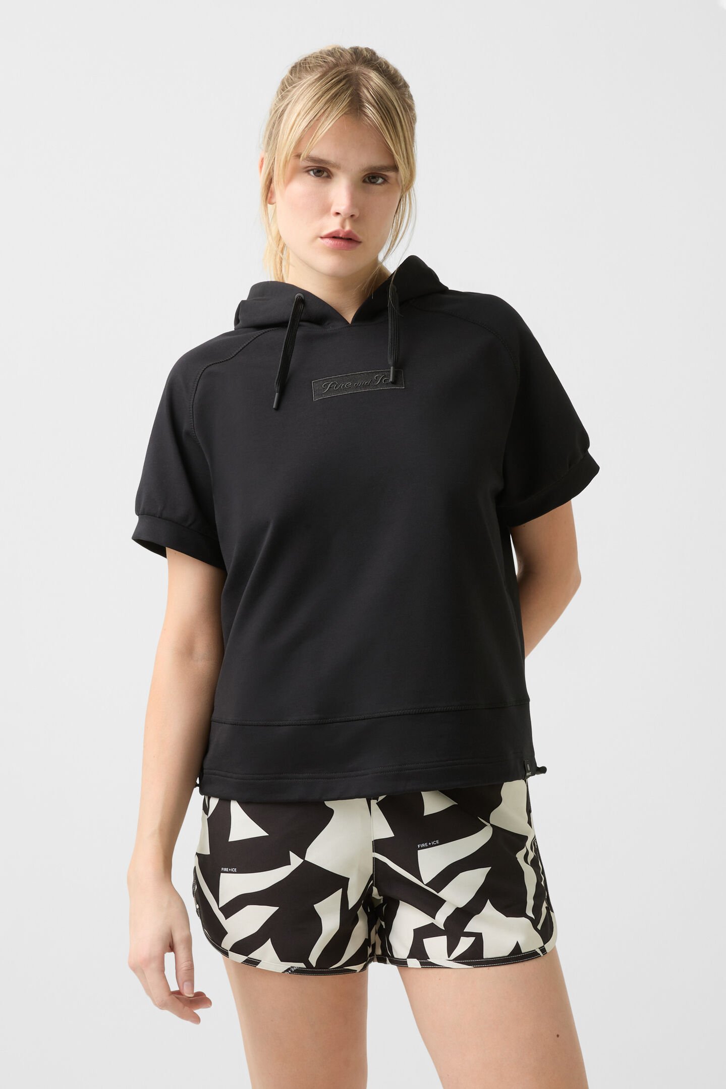 Sharon short-sleeved hoodie Black