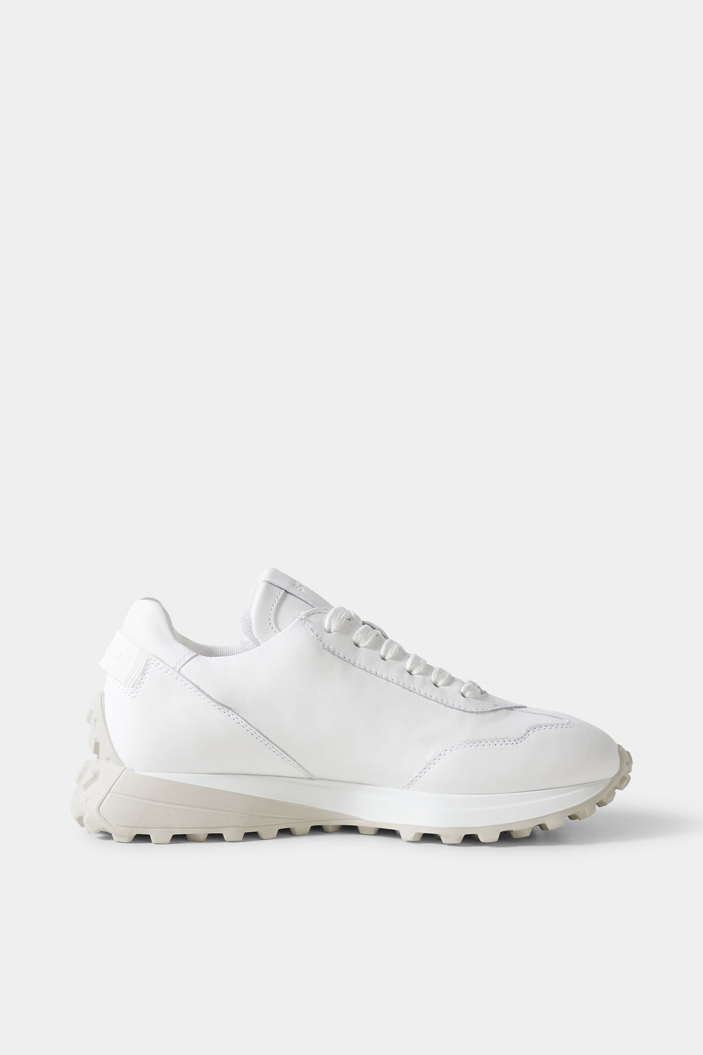 Charlotte trainers White