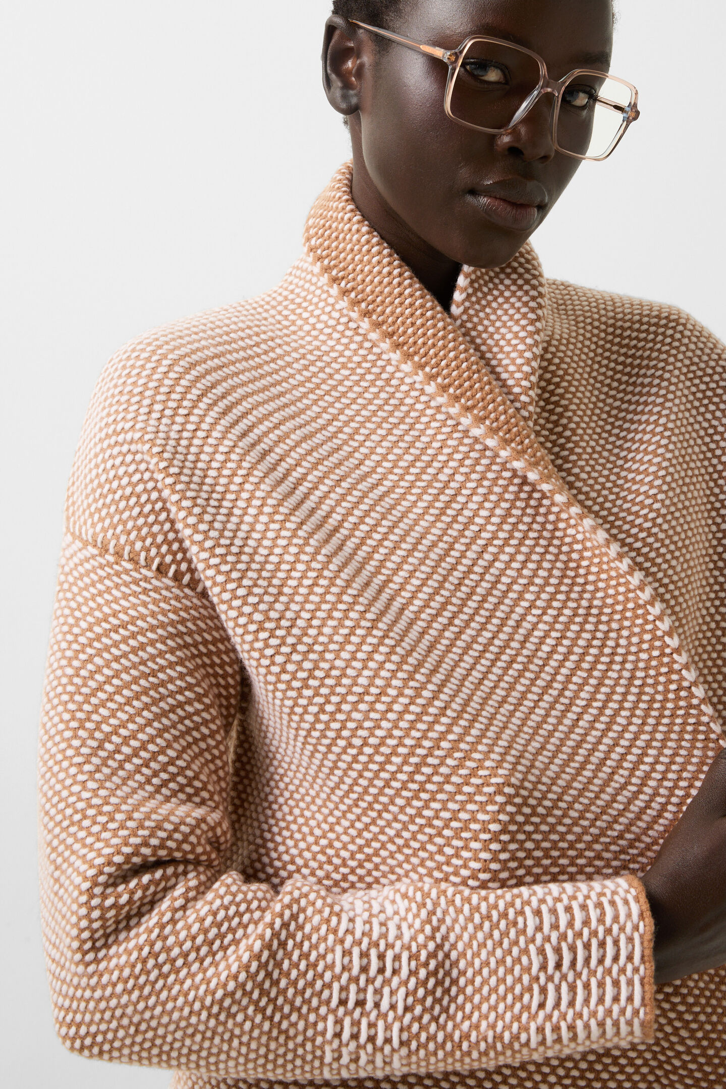 Knitted coat Lassie Camel/Off-White